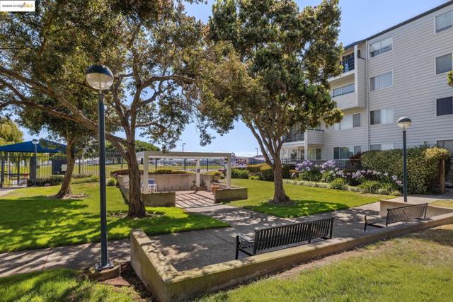 1205 Melville Sq, Richmond CA: https://media.crmls.org/mediaz/f00fd06e-e283-4b7f-b0d1-2c1b89221a5f.jpg