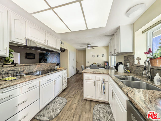 3308 Sparr Boulevard, Glendale CA: https://media.crmls.org/mediaz/f010ef3d-e7a1-4da6-b004-1d0752f25e40.jpg