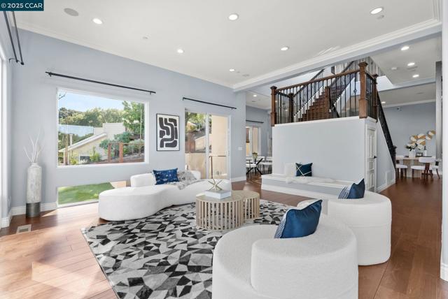 102 Barbara Rd, Orinda CA: https://media.crmls.org/mediaz/f0116871-ca98-46d5-9c88-170273574eb8.jpg