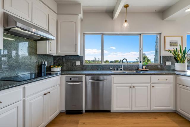 207 Driftwood Court, Aptos CA: https://media.crmls.org/mediaz/f0119de9-d160-46c7-bfbe-ffbb522d3000.jpg