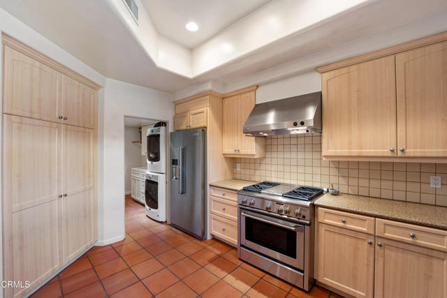 212 S Montgomery Street, Ojai CA: https://media.crmls.org/mediaz/f011fdd4-5d59-4718-b1e0-d6a19008a9a1.jpg