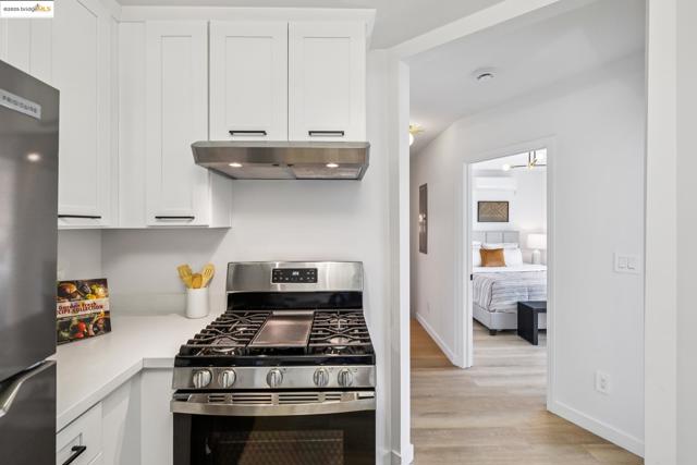 904 41st St, Oakland CA: https://media.crmls.org/mediaz/f012a8c3-fc21-4095-bc77-71d8b4d27f29.jpg