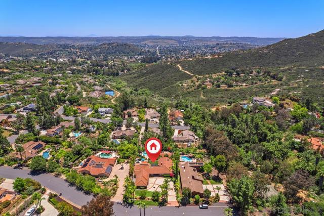 13627 Poway Springs Rd, Poway CA: https://media.crmls.org/mediaz/f012c540-4235-4240-aaff-d1ff96c9e133.jpg