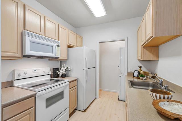 2255 Showers Drive, Mountain View CA: https://media.crmls.org/mediaz/f012e887-5074-4afe-919b-557c6cb9954f.jpg