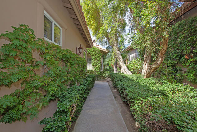 78930 Rancho La Quinta Drive, La Quinta CA: https://media.crmls.org/mediaz/f012f639-3775-49c1-a2e3-68568471d851.jpg