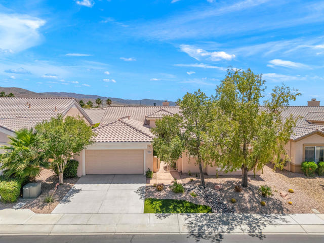37396 Pineknoll Avenue, Palm Desert CA: https://media.crmls.org/mediaz/f0136e06-cb3e-4d4f-8ec1-6b0f83407813.jpg