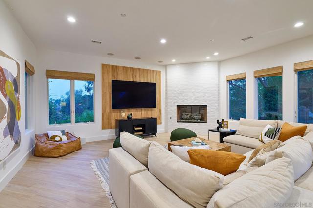 1749 Noma Lane, Encinitas CA: https://media.crmls.org/mediaz/f0138d3f-f1d4-45fe-933b-427bafe8b6c9.jpg