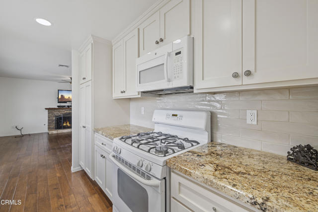 27722 Buckskin Drive, Castaic CA: https://media.crmls.org/mediaz/f014278e-4246-4704-9419-993641fc5ff6.jpg