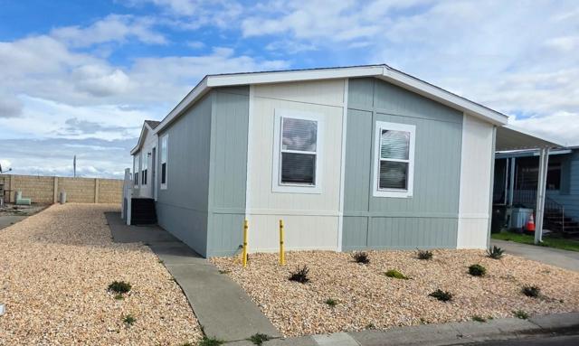 2295 Mcgownan Parkway, Olivehurst CA: https://media.crmls.org/mediaz/f0144279-1f7e-46d2-8991-9841a7884f85.jpg