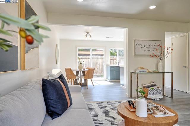 4654 Balboa Way, Fremont CA: https://media.crmls.org/mediaz/f0148685-b521-4bb6-9785-f580c92169ee.jpg