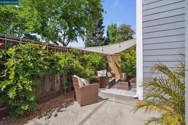 250 Ashley Circle, Danville CA: https://media.crmls.org/mediaz/f014a239-0028-41d6-a619-078f76e7c2f9.jpg