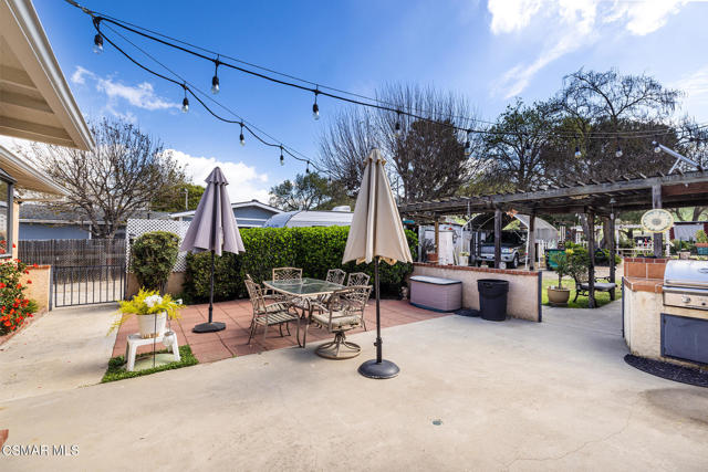 5356 Chesebro Road, Agoura Hills CA: https://media.crmls.org/mediaz/f014b213-4513-4a17-b266-13a2fd8ace48.jpg