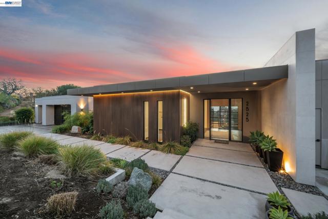 Image 5 of 60 For 2525 Biltmore Dr