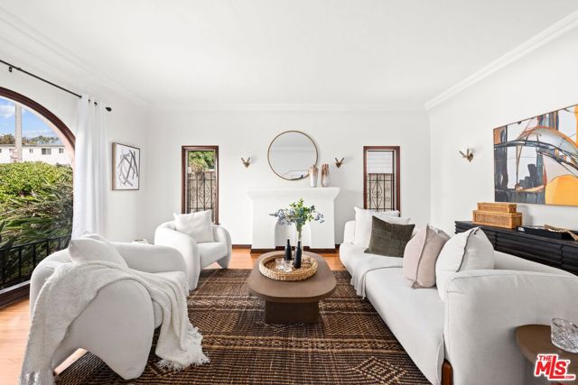 822 Pine Street, Santa Monica CA: https://media.crmls.org/mediaz/f015cf50-44c1-4b50-b0bc-c0836cb45f04.jpg