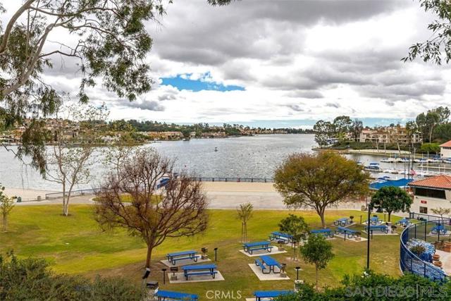 22642 Via Santiago, Mission Viejo CA: https://media.crmls.org/mediaz/f015d646-d0d2-4939-89c2-8ff579d8e211.jpg
