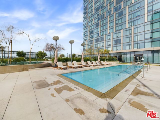 Image 10 of 16 For 889 Francisco Street 3801