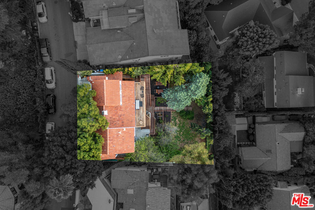 https://media.crmls.org/mediaz/f0175559-587d-41c0-82de-7dfbd6790843.jpg?preset=X-Large