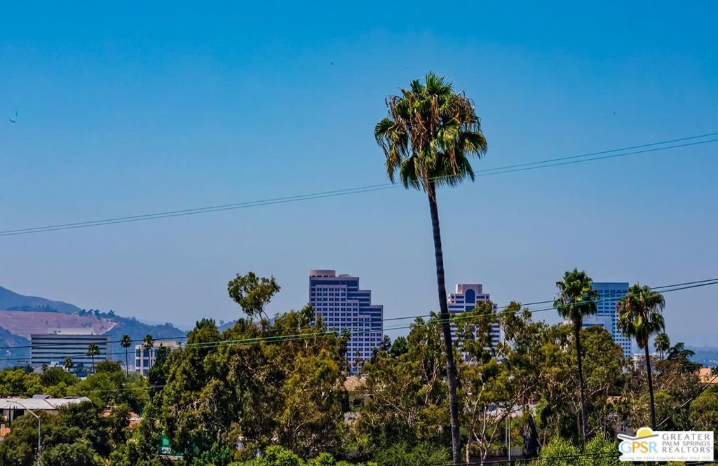 https://media.crmls.org/mediaz/f0187b8f-b7ec-40fd-9400-e4d092db50a6.jpg?preset=X-Large