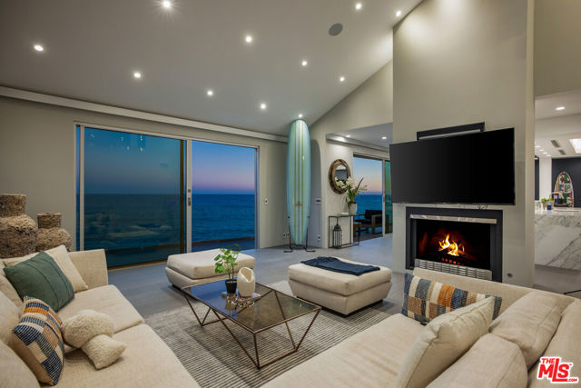 19640 Pacific Coast Highway, Malibu CA: https://media.crmls.org/mediaz/f01897a9-7066-492b-bcb0-ae44fd63848c.jpg