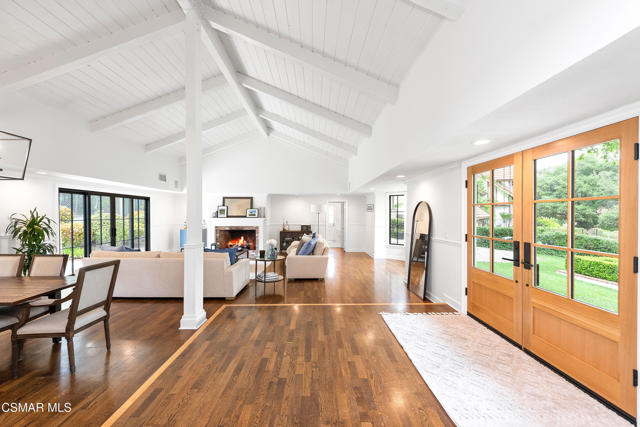 1211 Ridgecrest Place, Westlake Village CA: https://media.crmls.org/mediaz/f018b55d-e66e-437e-b14c-cd9302d87ec5.jpg