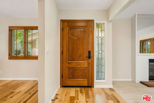 4042 Stoneriver Court, Westlake Village CA: https://media.crmls.org/mediaz/f018b933-0293-44ab-8ebf-8057d697f5c4.jpg
