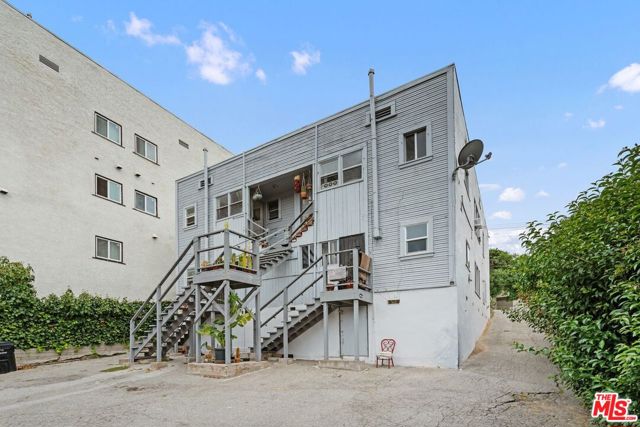 827 Lucile Avenue, Los Angeles CA: https://media.crmls.org/mediaz/f019843f-a2a1-4e63-87eb-9abb370165bd.jpg