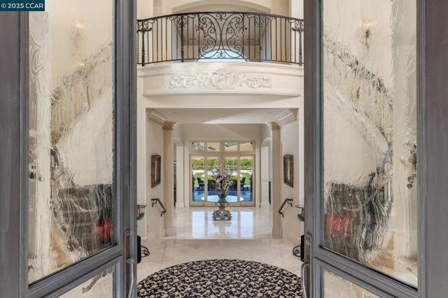 940 Eagle Ridge Dr, Danville CA: https://media.crmls.org/mediaz/f0198b49-f92b-4a14-8441-e89801eb6636.jpg