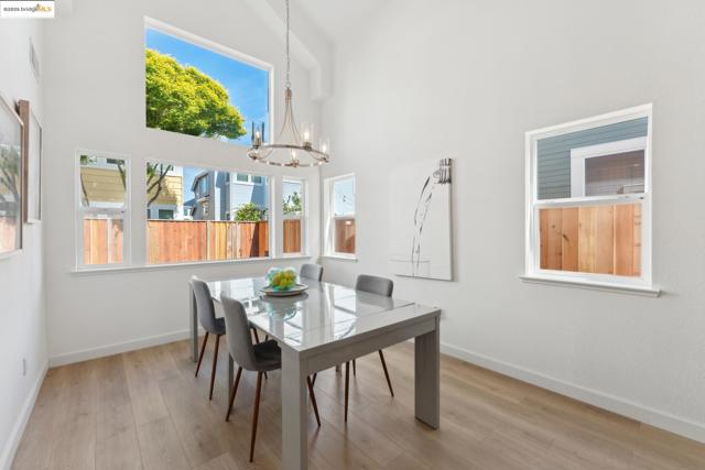 102 Waterview Dr, Richmond CA: https://media.crmls.org/mediaz/f019a7f8-d95d-452e-88a2-072fb3228562.jpg