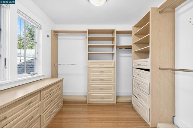 1206 Rimer Dr, Moraga CA: https://media.crmls.org/mediaz/f01a1aa8-d24d-47df-9ed8-92ccf7e7f86a.jpg