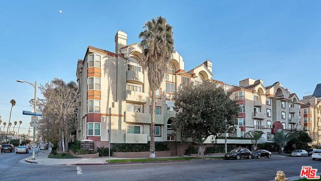 620 Gramercy Place, Los Angeles, California 90005, ,1 BathroomBathrooms,Condominium,For Sale,Gramercy,24426683