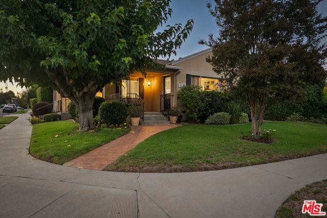 5231 Whitaker Avenue photo 1