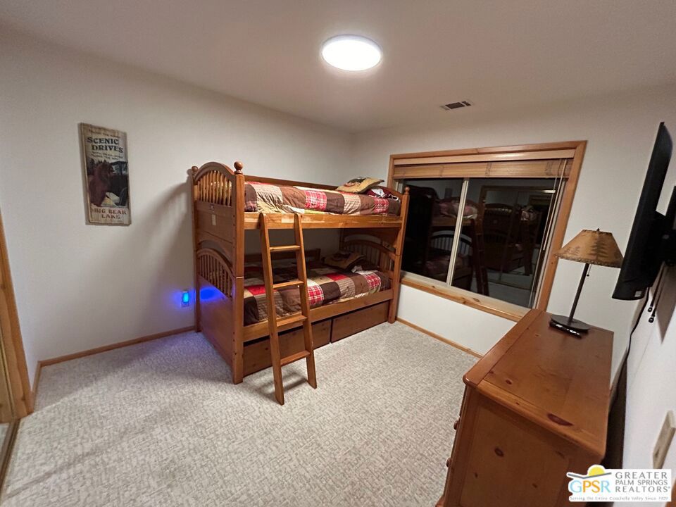 https://media.crmls.org/mediaz/f01b8ca9-fae6-4519-9279-b37d0b7d0844.jpg?preset=X-Large