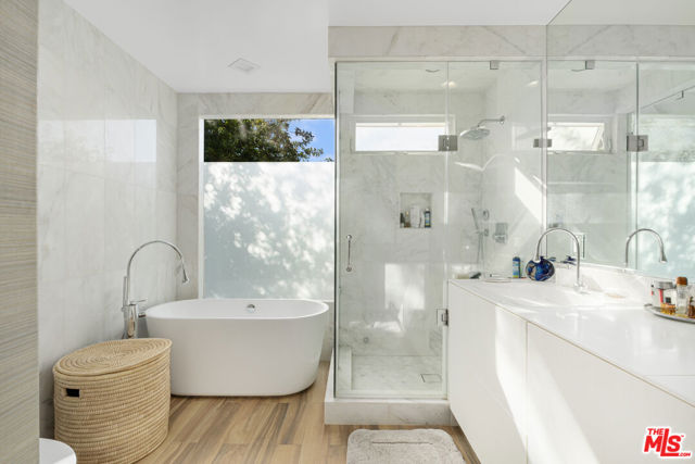 1708 Clear View Drive, Beverly Hills CA: https://media.crmls.org/mediaz/f01ba210-2b2f-41dd-836e-147f010b9aa4.jpg