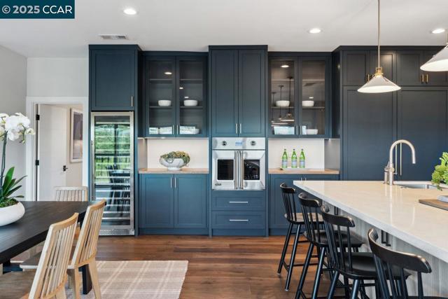 625 Sky Hy Cir, Lafayette CA: https://media.crmls.org/mediaz/f01bb052-69f7-4401-b2d8-bcc059343447.jpg