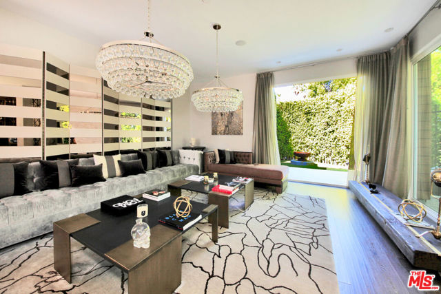 3054 Elvido Drive, Los Angeles CA: https://media.crmls.org/mediaz/f01bb5e9-ad83-4cfa-b895-2e0de1c5ff46.jpg