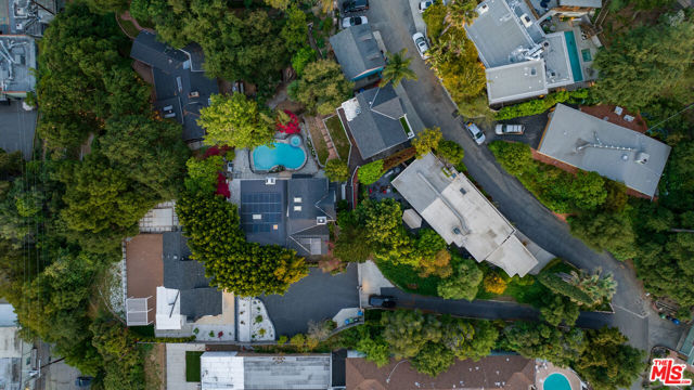 11775 Laurelwood Drive, Studio City CA: https://media.crmls.org/mediaz/f01bb841-0967-4914-b540-febc5e9604bf.jpg