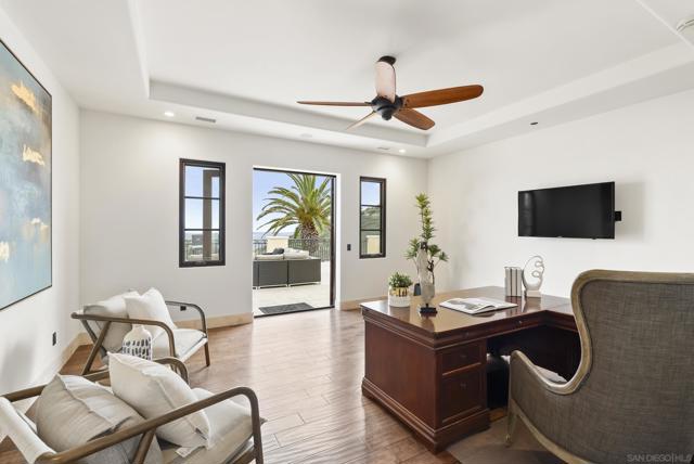 18233 Via Ambiente, Rancho Santa Fe CA: https://media.crmls.org/mediaz/f01bd811-4f39-4703-ac09-b89d91885935.jpg