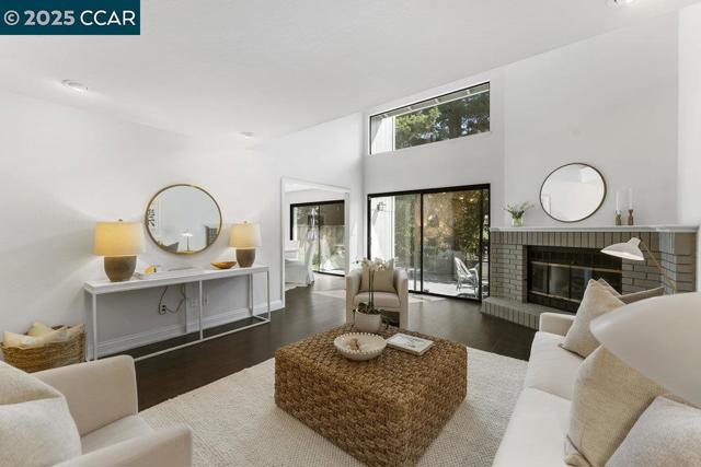 955 Camino Verde Cir, Walnut Creek CA: https://media.crmls.org/mediaz/f01c101a-43be-4776-b8a9-3c5558475d63.jpg
