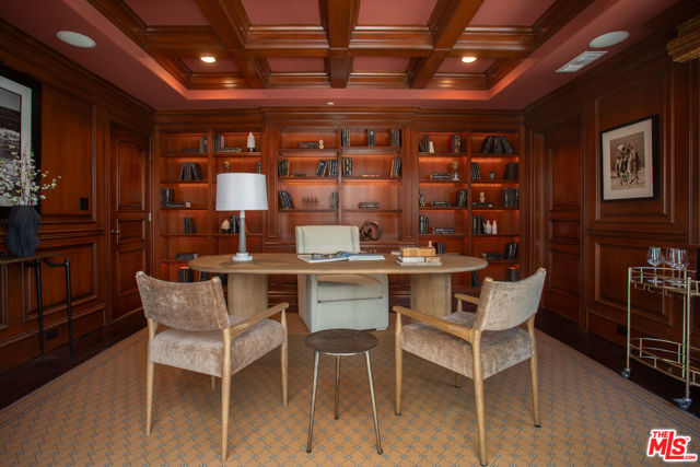 1154 Summit Drive, Beverly Hills CA: https://media.crmls.org/mediaz/f01c27de-5d6a-4c7d-8ea2-4c582eaf6e95.jpg