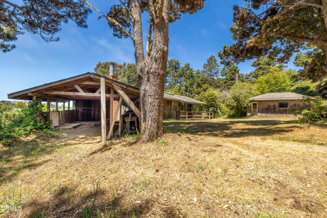 16920 Ocean Drive, Fort Bragg CA: https://media.crmls.org/mediaz/f01c5df0-6444-478b-9313-7a0638713a76.jpg