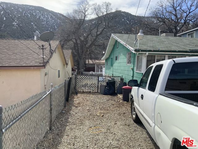 2920 Harriet Road, Frazier Park CA: https://media.crmls.org/mediaz/f01d9c27-0abb-4839-b362-f813746808c1.jpg