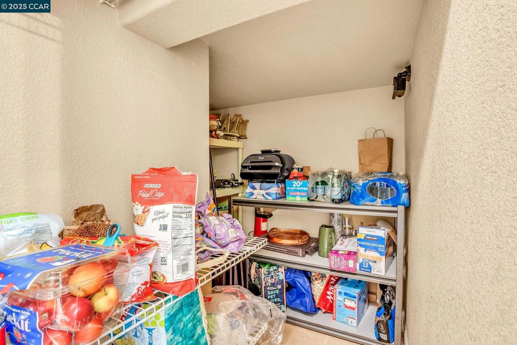 https://media.crmls.org/mediaz/f01e448e-227b-4a77-b57d-ac929716e356.jpg?preset=X-Large