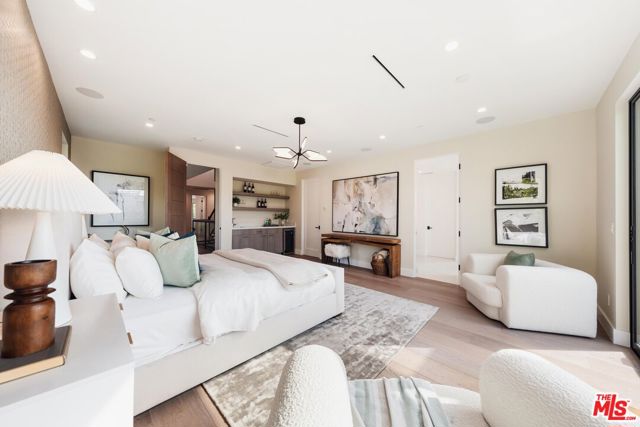 1213 Pine Street, Santa Monica CA: https://media.crmls.org/mediaz/f01efdc3-ddbe-412c-a6b6-f84d8cb6d663.jpg