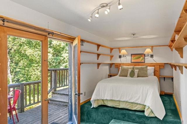 994 Laurel Grove Drive, Soquel CA: https://media.crmls.org/mediaz/f01f2bd3-ffe6-4a59-87a9-fda4a4cb17f2.jpg