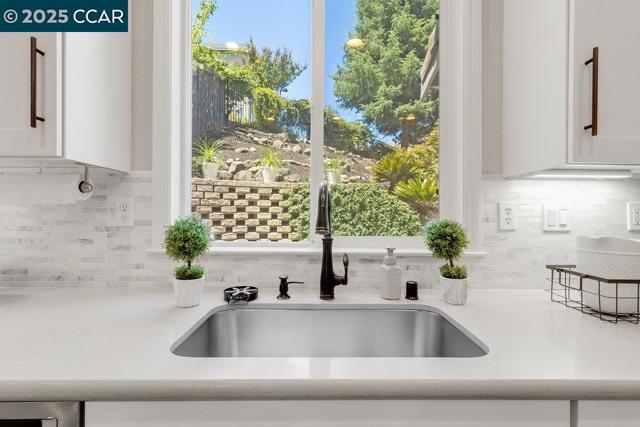 113 St Laurent Ct, Martinez CA: https://media.crmls.org/mediaz/f01f3a10-6e1a-401a-af7a-720f4e70d700.jpg