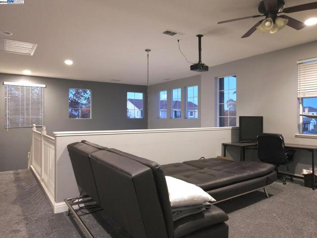 556 Sherborne Court, Galt CA: https://media.crmls.org/mediaz/f01f8da4-fba3-49b2-9897-1d7325b0996e.jpg