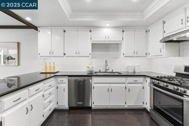 955 Camino Verde Cir, Walnut Creek CA: https://media.crmls.org/mediaz/f0201d95-1d79-4645-a5fd-b0f509abd95a.jpg