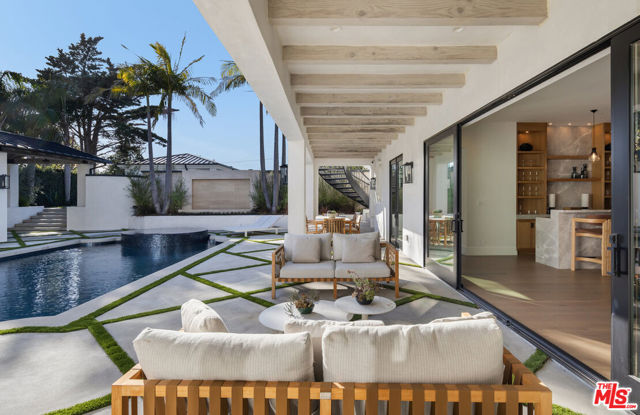 7052 Dume Drive, Malibu CA: https://media.crmls.org/mediaz/f02064be-0831-405b-806f-88dd63258798.jpg