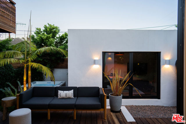 217 7th Avenue, Venice CA: https://media.crmls.org/mediaz/f020972f-4f6b-4e52-8562-e26c0a2e960a.jpg