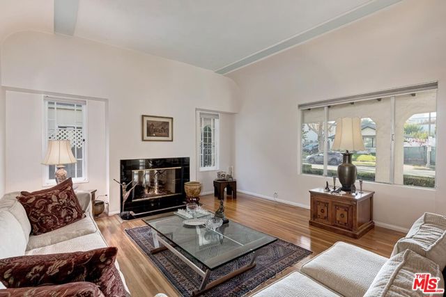 304 South Canon Drive photo 5